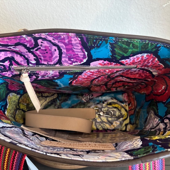 NWT CONSUELA TOTE-DEZI - Picture 4 of 9